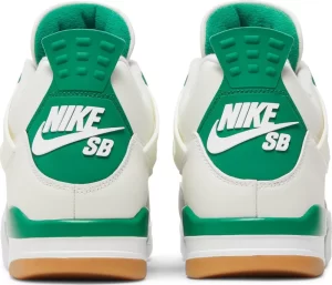 Air Jordan 4 Retro SB ‘Pine Green’  DR5415-103