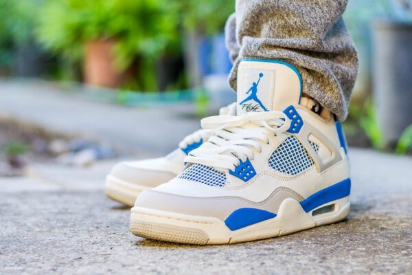 Air Jordan 4 Retro Military Blue 2012