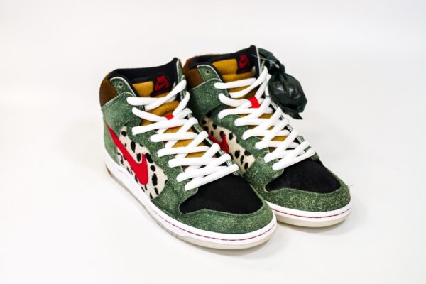 Nike SB Dunk High Dog Walker