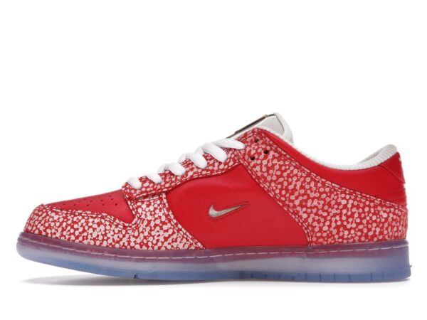 Nike SB Dunk Low Stingwater Magic Mushroom